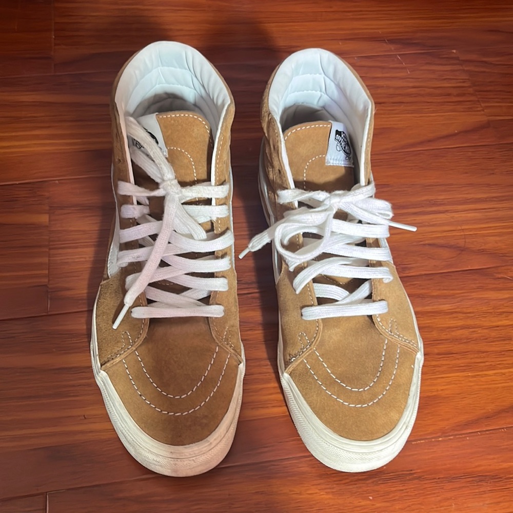 Vans men sk8 hi in great condition with no tear or scuff
